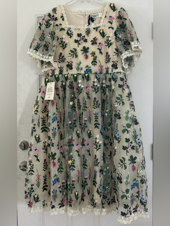 JessaKae Dresses & Skirts - JESSAKAE Floral Dress, New With Tag, Size 1X,
Color Light Beige.